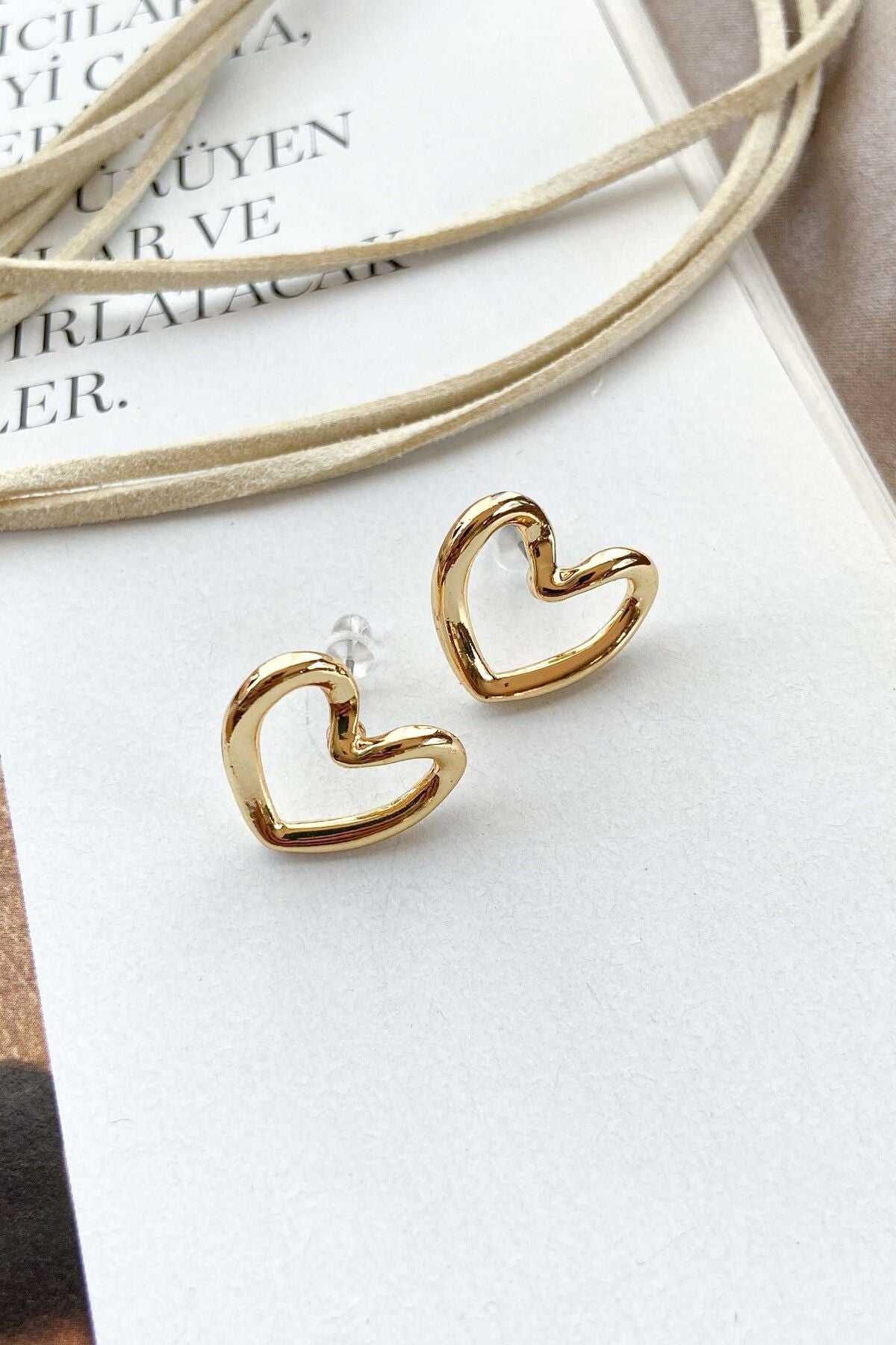 İçi Boş Kalpli Küpe 2 Farklı Renk Seçeneği