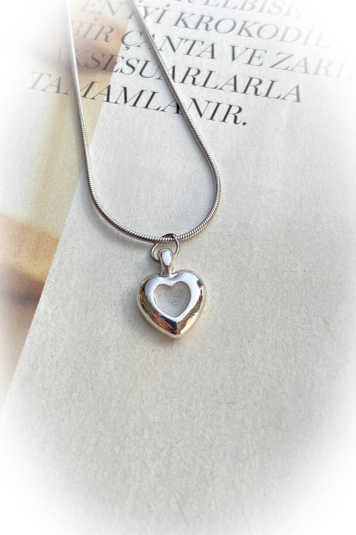 Çelik Gümüş Renk Kalpli Mine Detaylı Çelik Kolye 4 Farklı Renk Seçeneği
