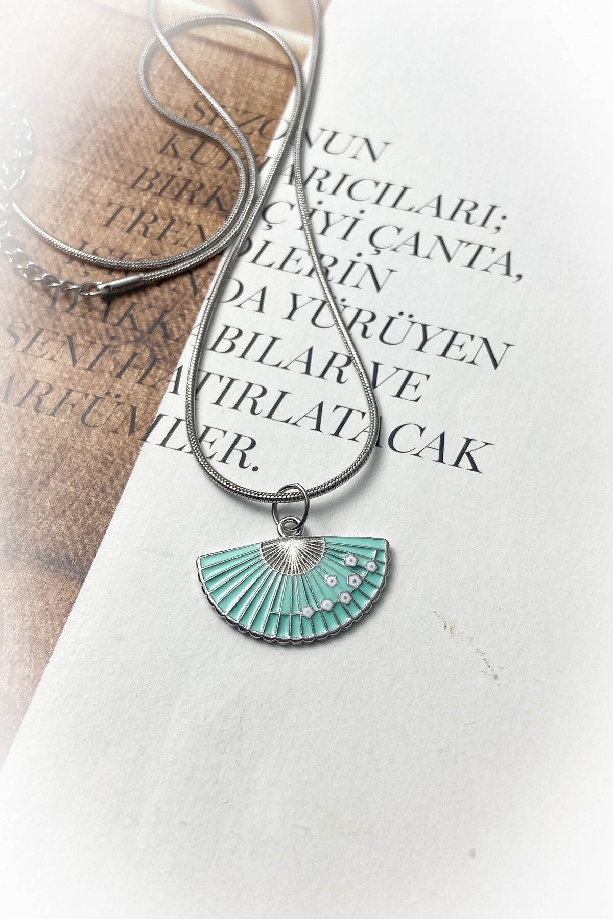 Yelpaze Model Çelik Kolye