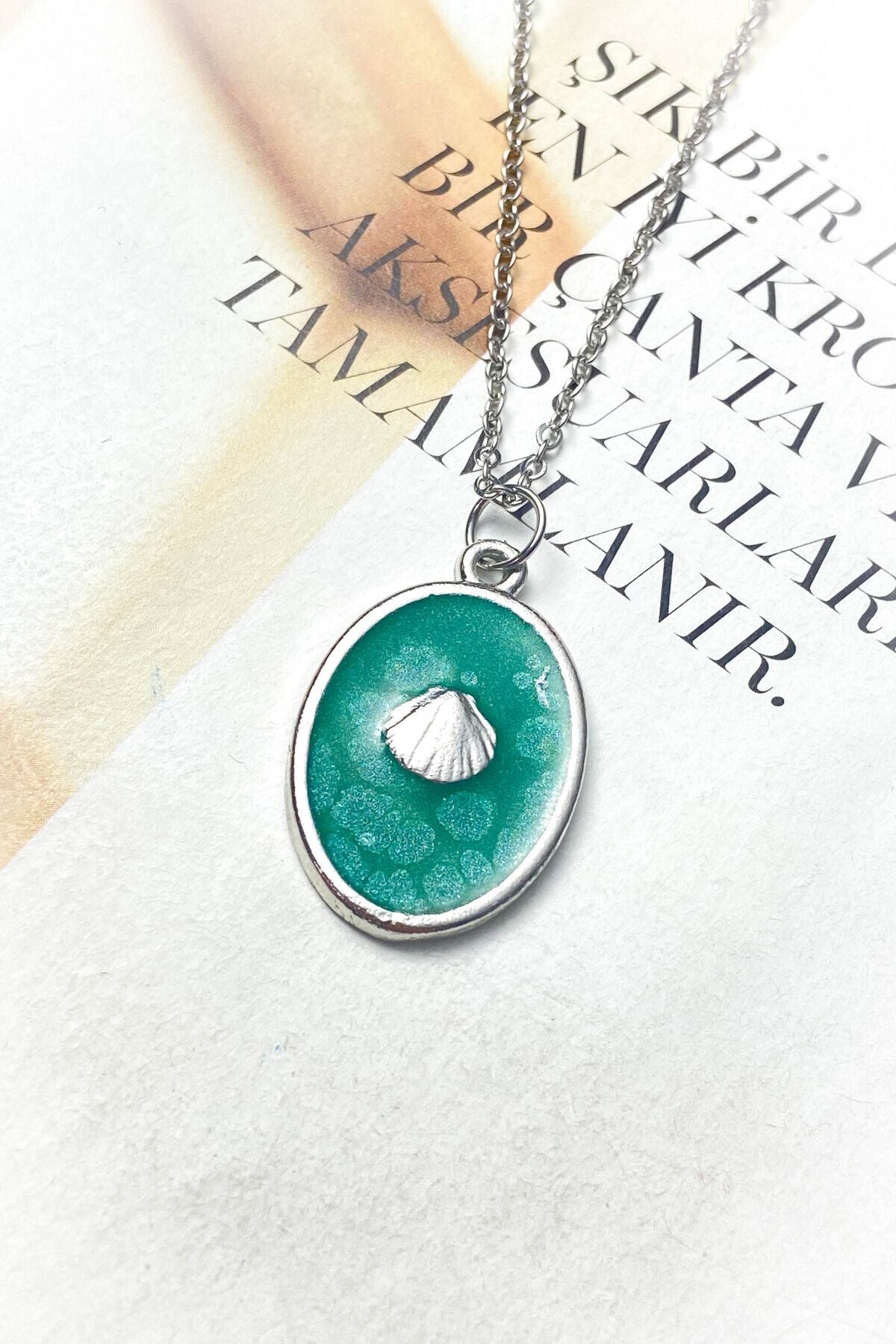 Çelik Gümüş Renk İnce Zincir Yeşil Mineli Madalyon Çelik Kolye