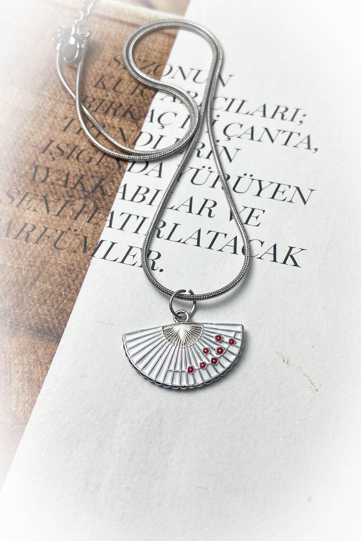 Yelpaze Model Çelik Kolye