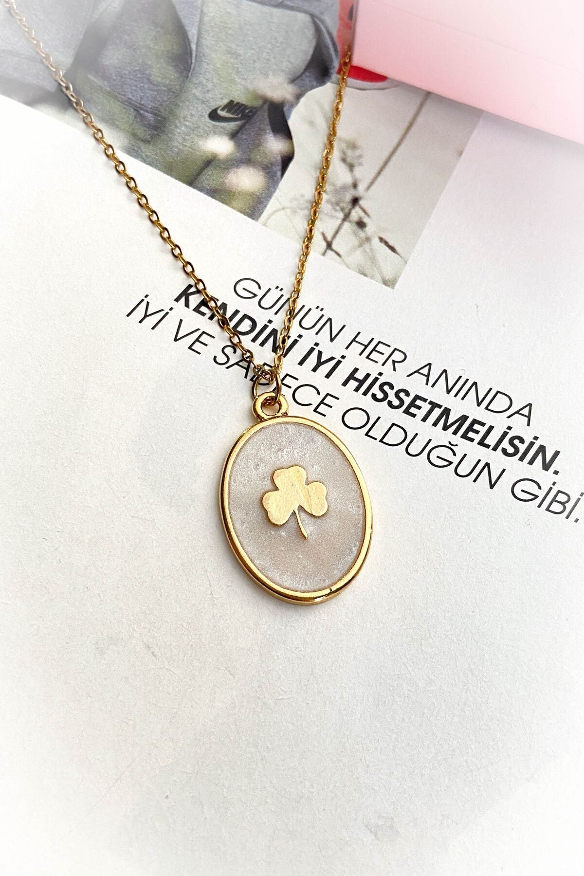 Çelik Altın Renk İnce Zincir Mineli Madalyon Çelik Kolye