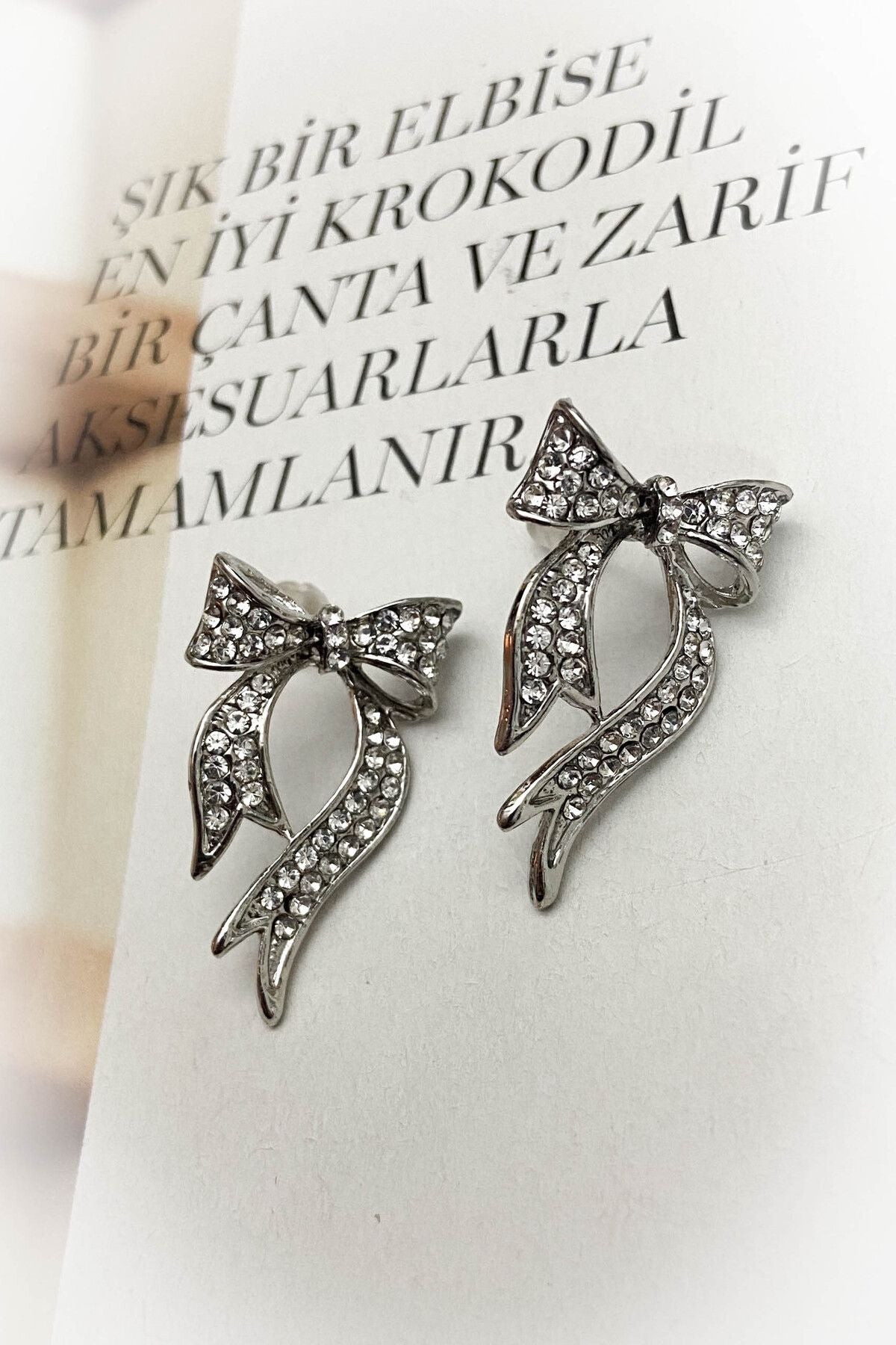 Taşlı Fiyonk Model Kaplama Küpe 2 Farklı Renk Seçeneği