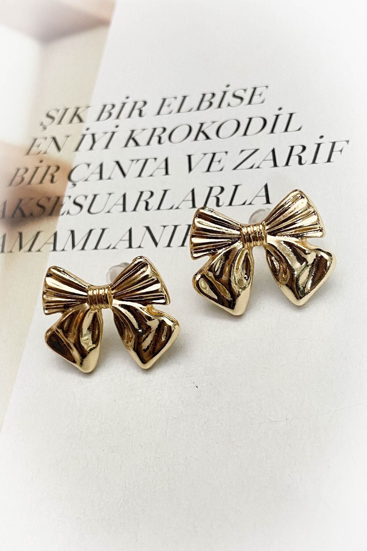 Fiyonk Model Kaplama Küpe 2 Farklı Renk Seçeneği