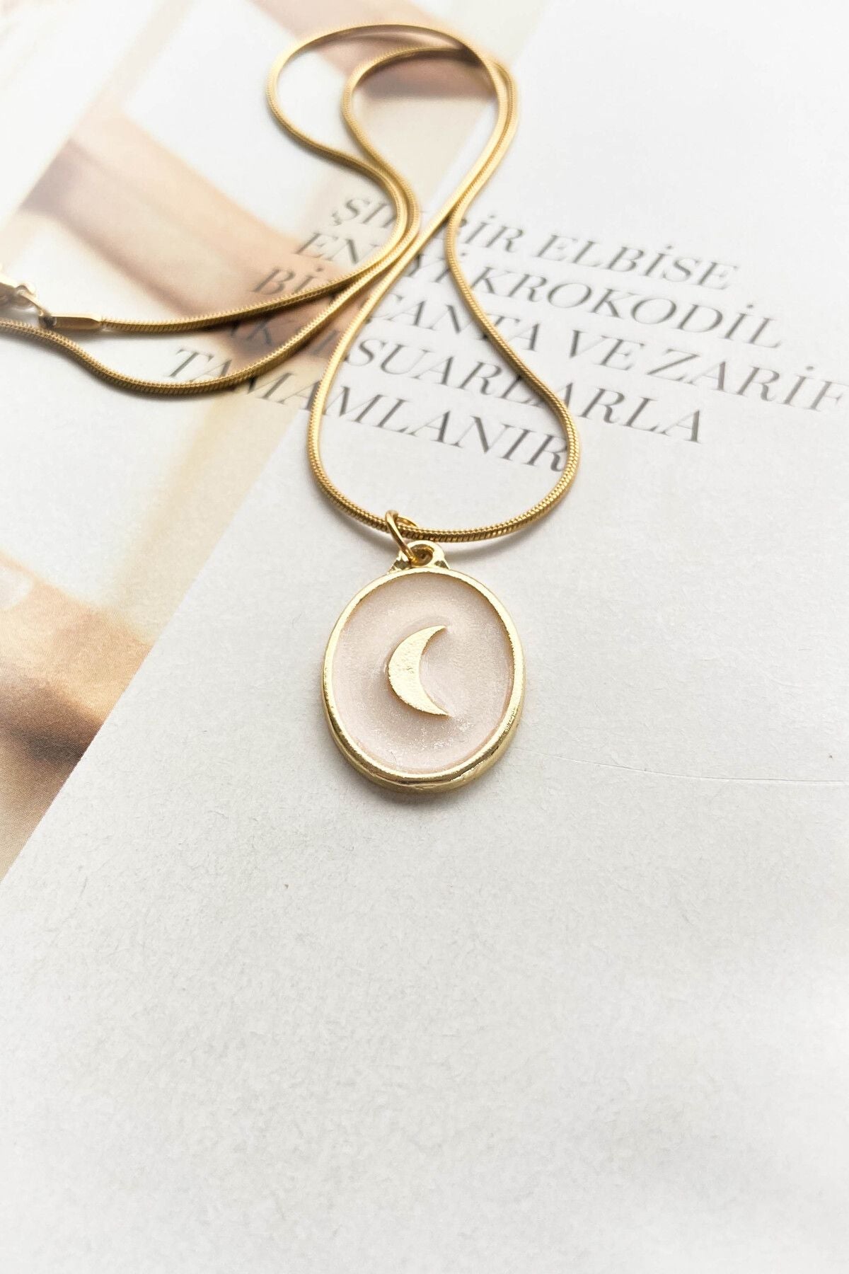 Elips Ay Çelik Kolye