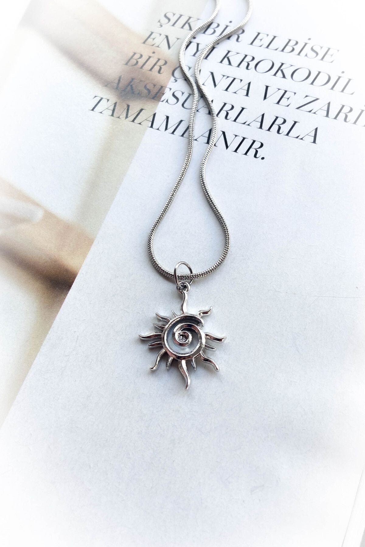 Spiral Güneş Çelik Kolye