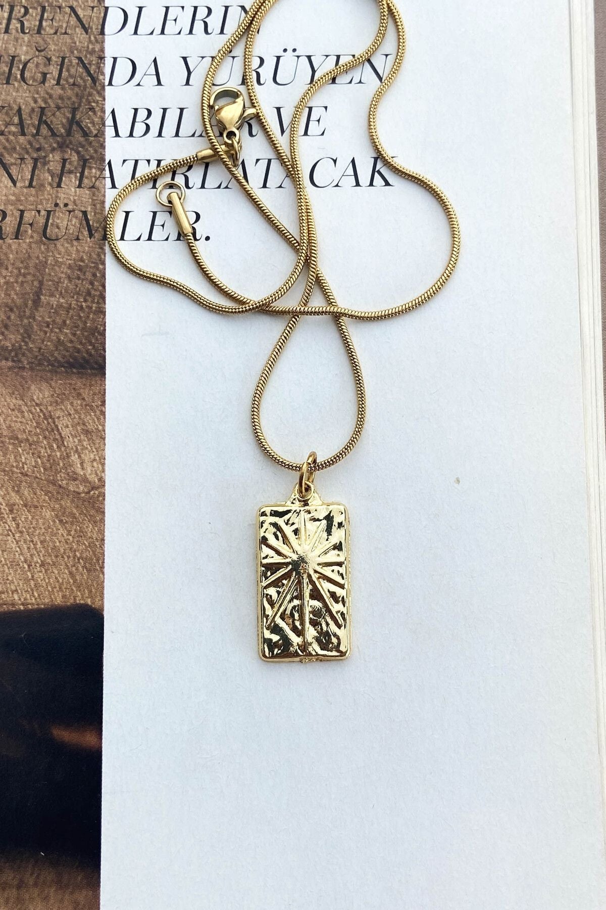 Çelik Kararmaz İnce Zincir Geometrik Kutup Yıldızı Uçlu Altın Renk Çelik Kolye