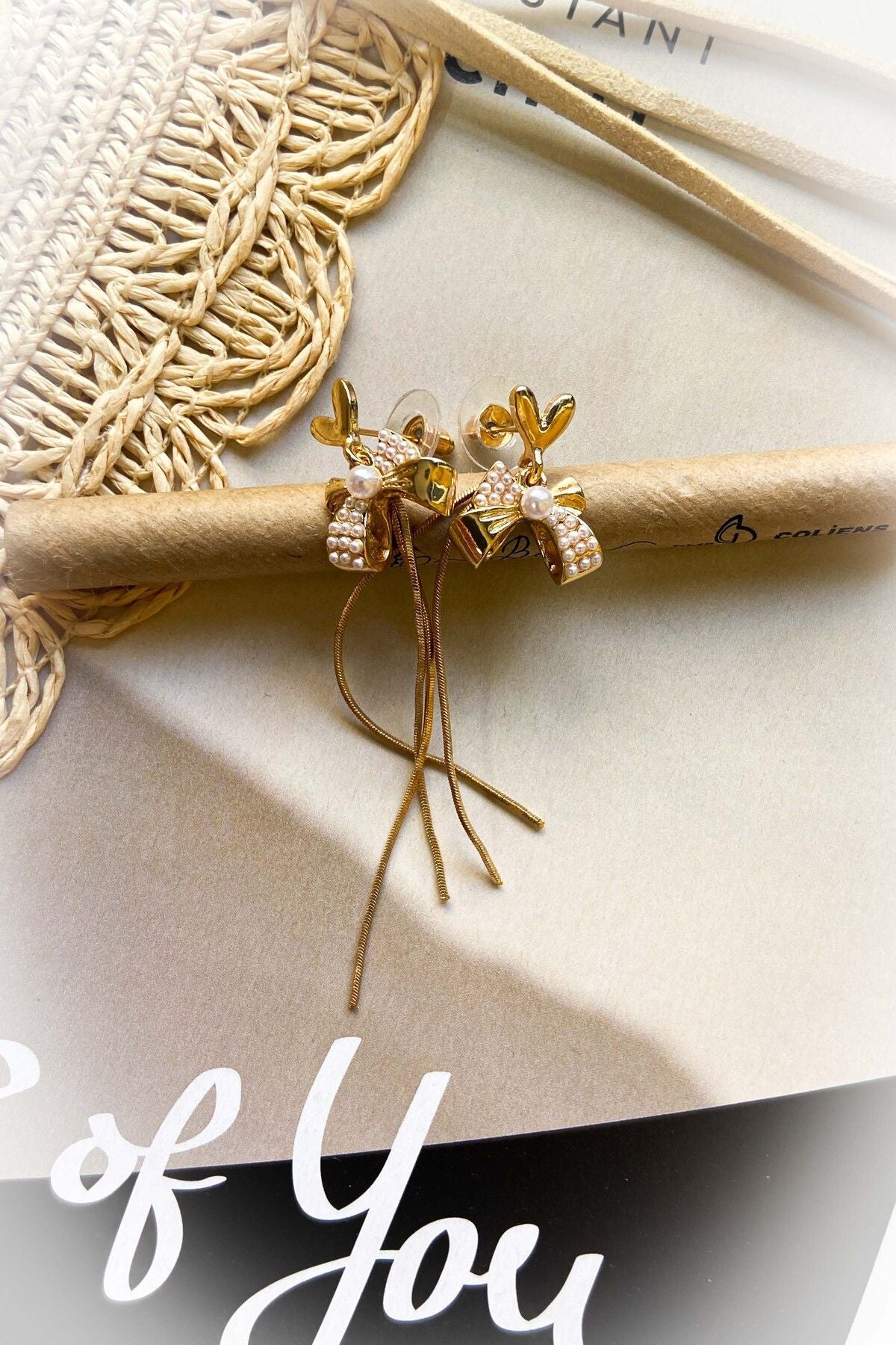 İnci Taşlı Kalpli Fiyonk Küpe Püsküllü Küpe