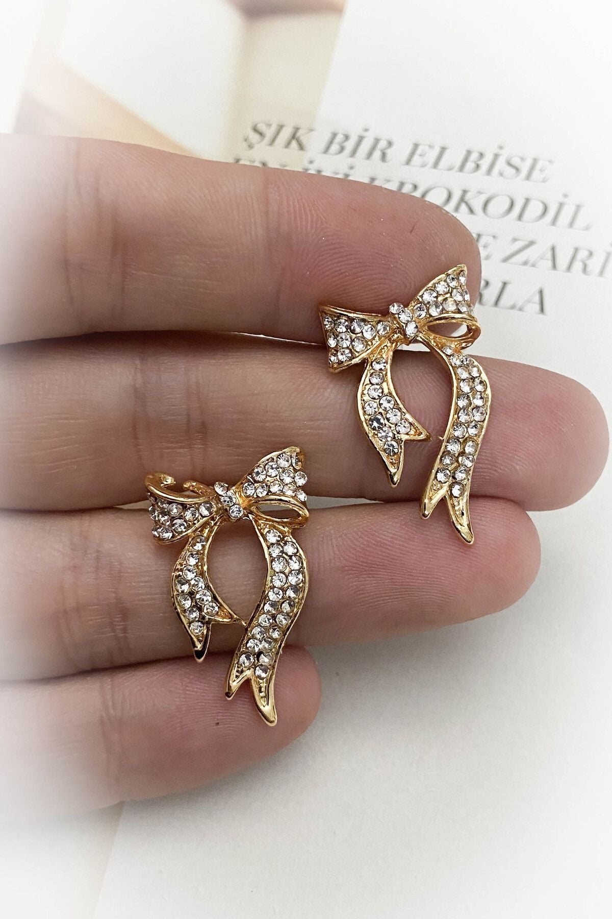 Taşlı Fiyonk Model Kaplama Küpe 2 Farklı Renk Seçeneği