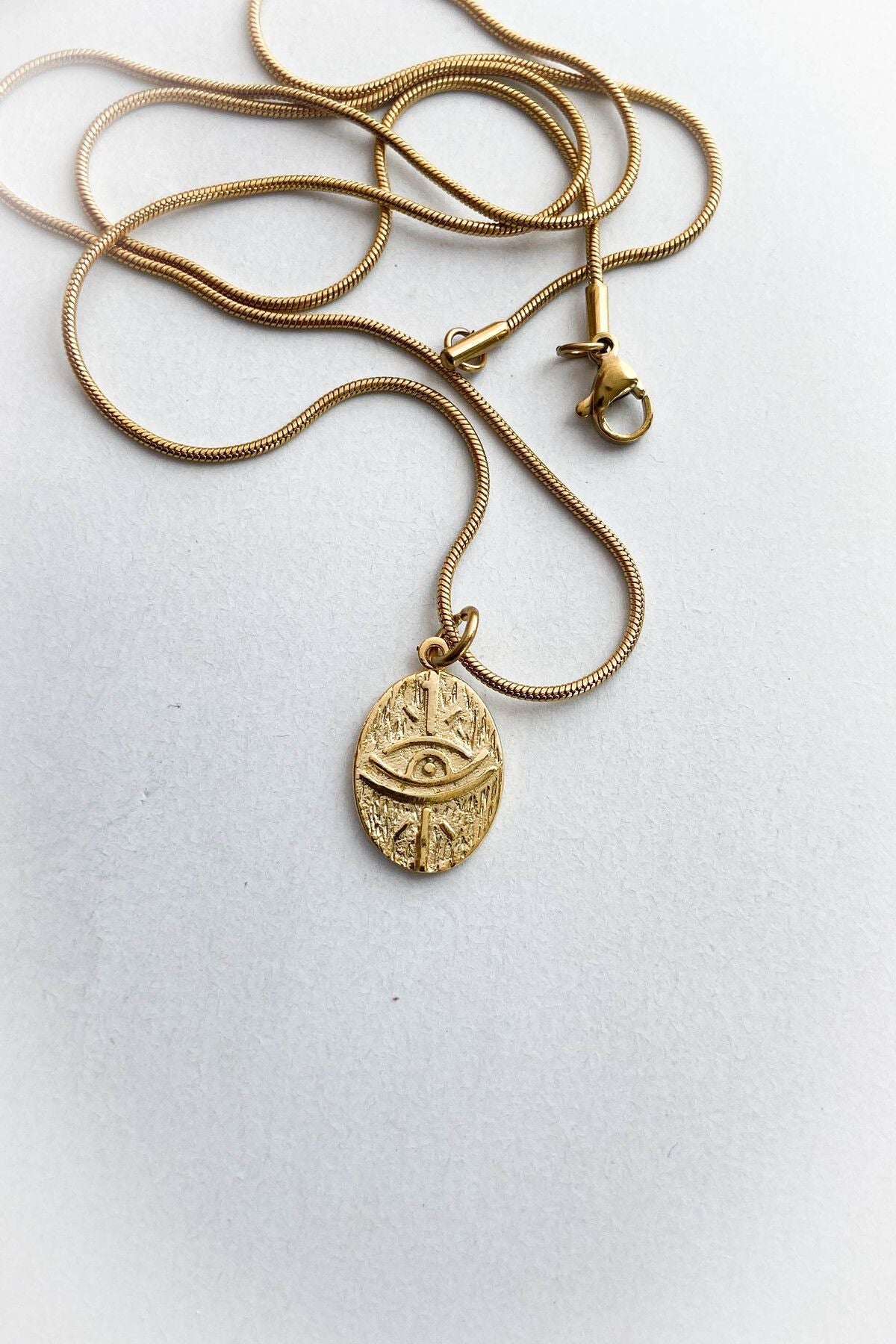 Çelik Madalyon Göz Model Altın Renk İnce Zincir Çelik Kolye