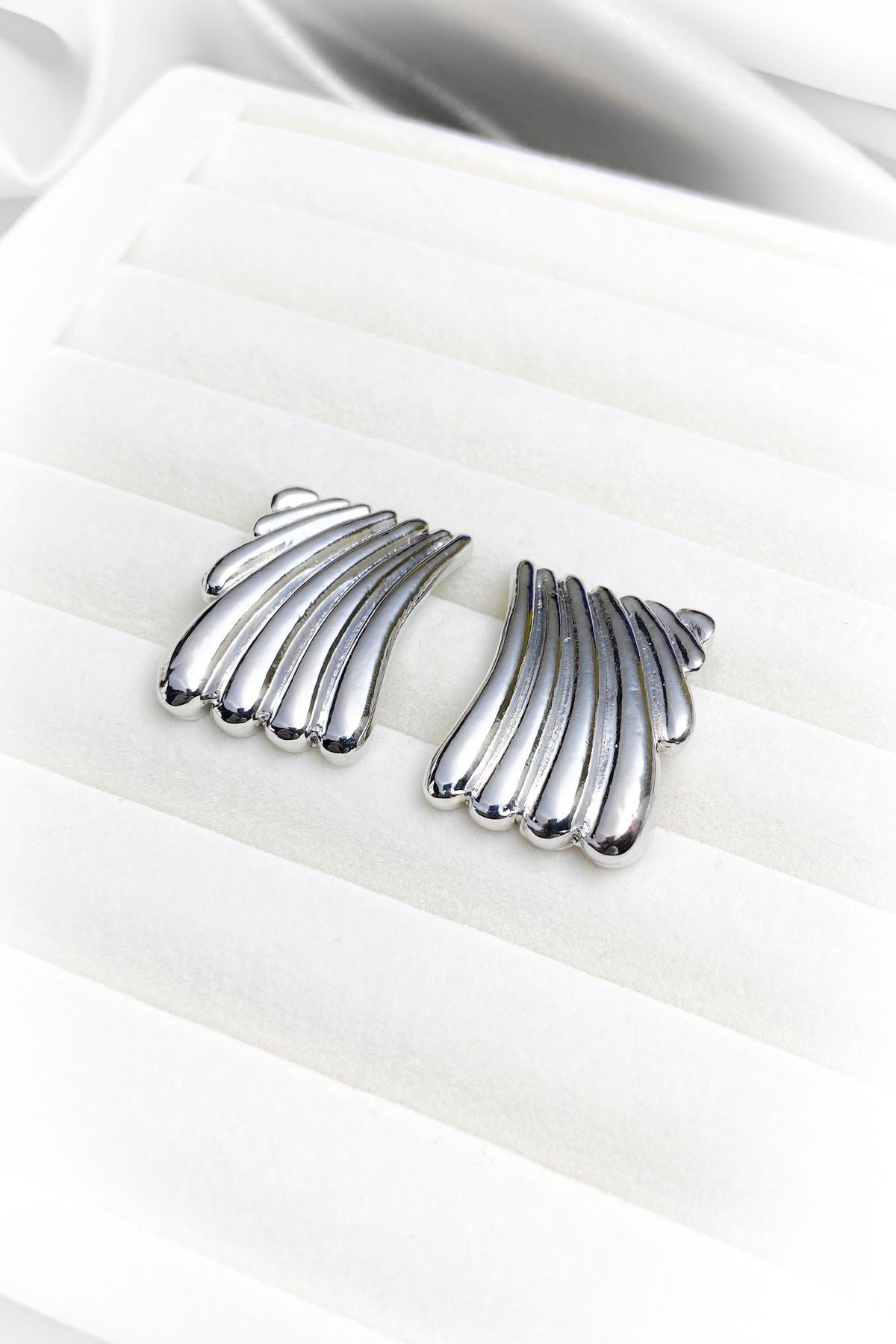 Hailey Kanat Plaka Küpe Altın ve Gümüş Kaplama