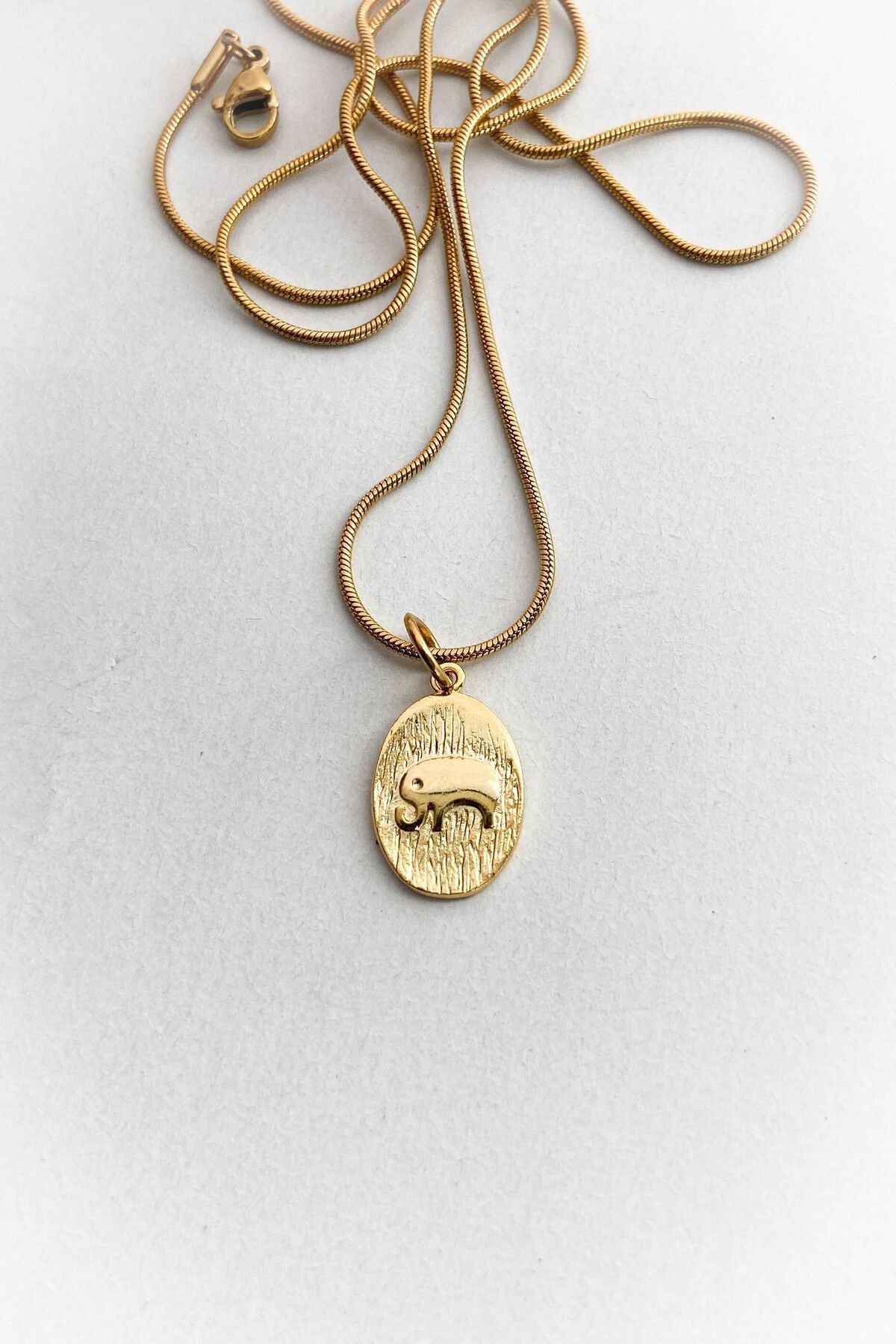 Çelik Madalyon Fil Model Altın Renk İnce Zincir Çelik Kolye