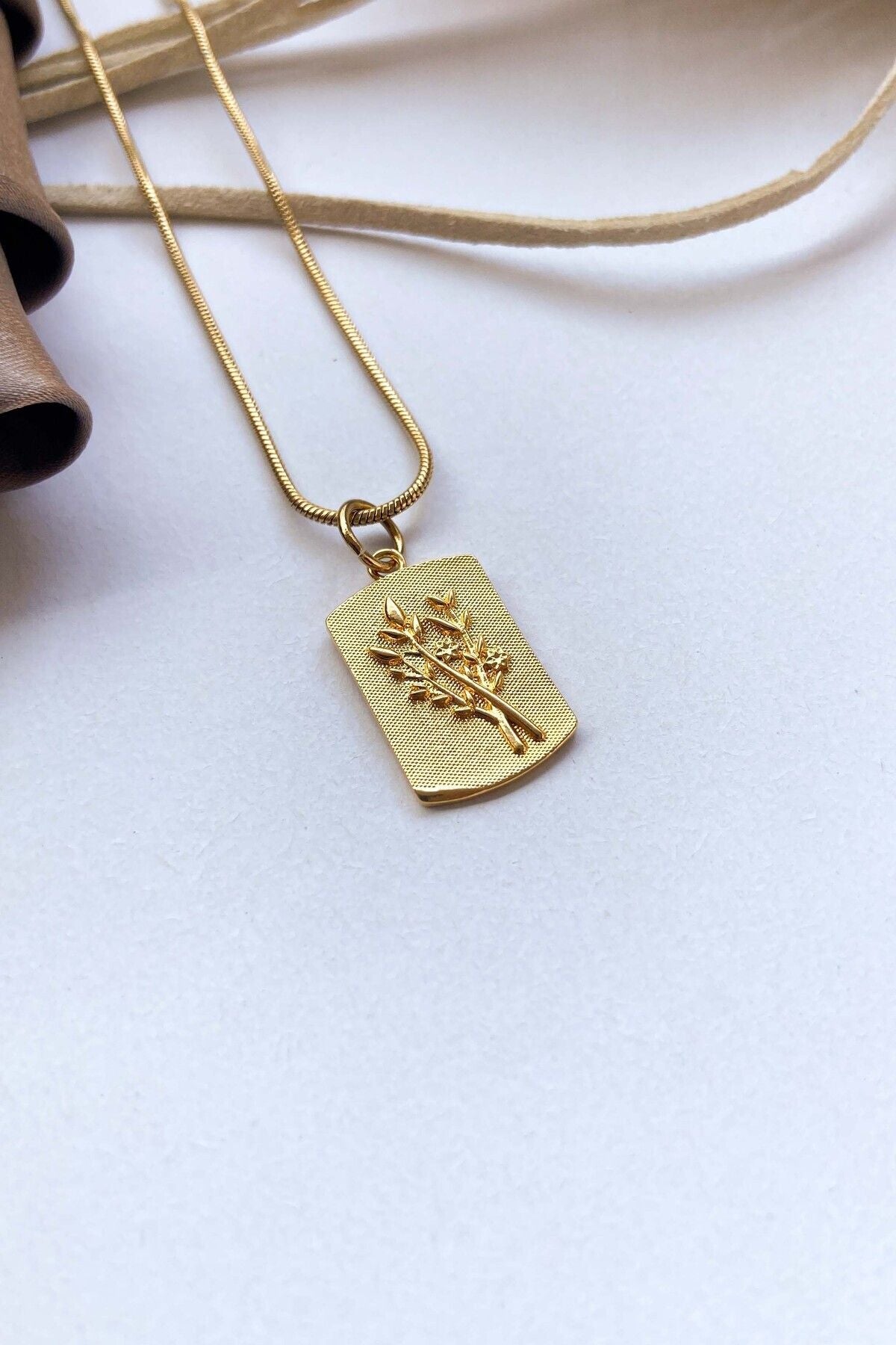 Çelik Kolye Buket Kabartmalı Çiçek Kolye