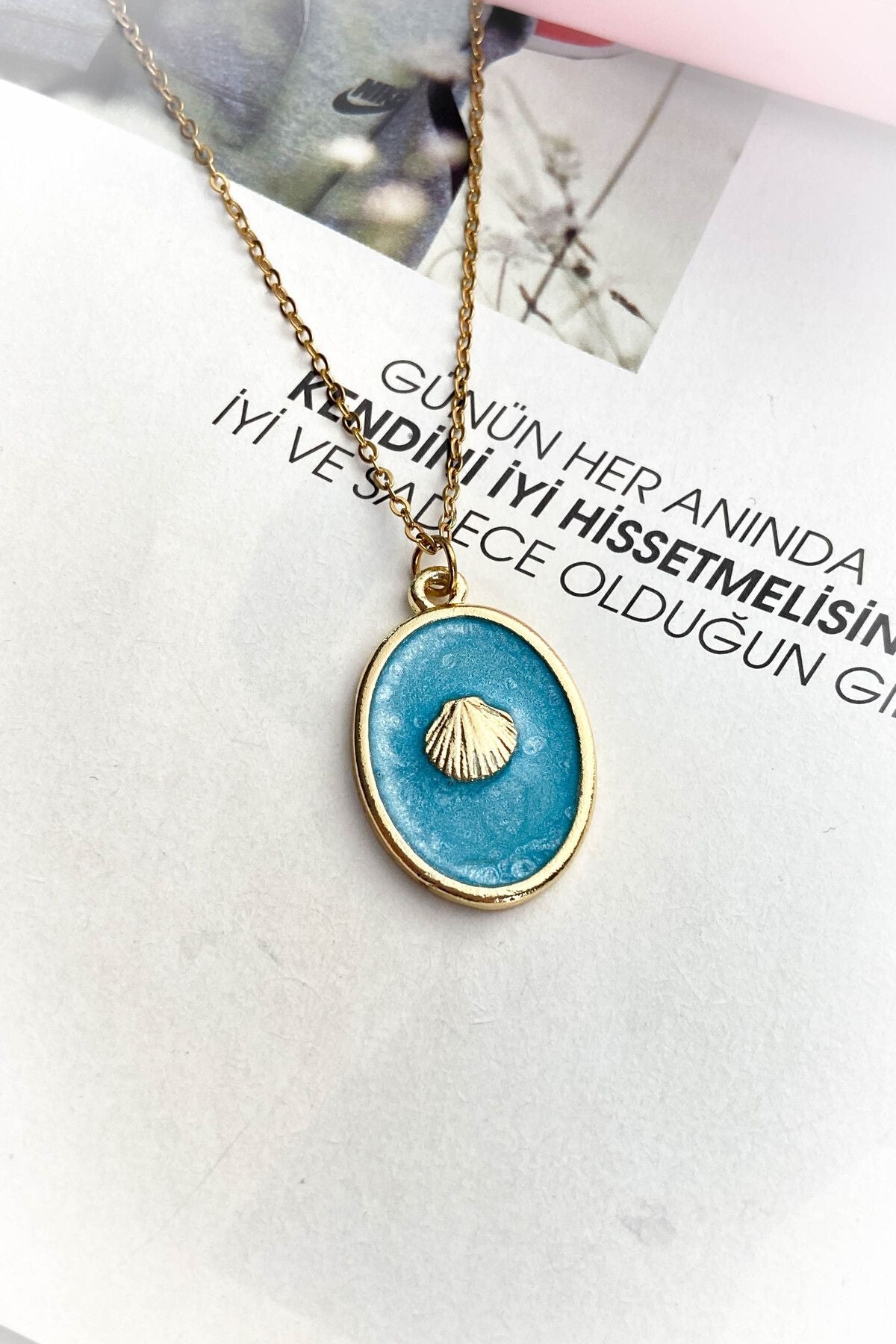 Çelik Altın Renk İnce Zincir Mavi Mineli Madalyon Çelik Kolye