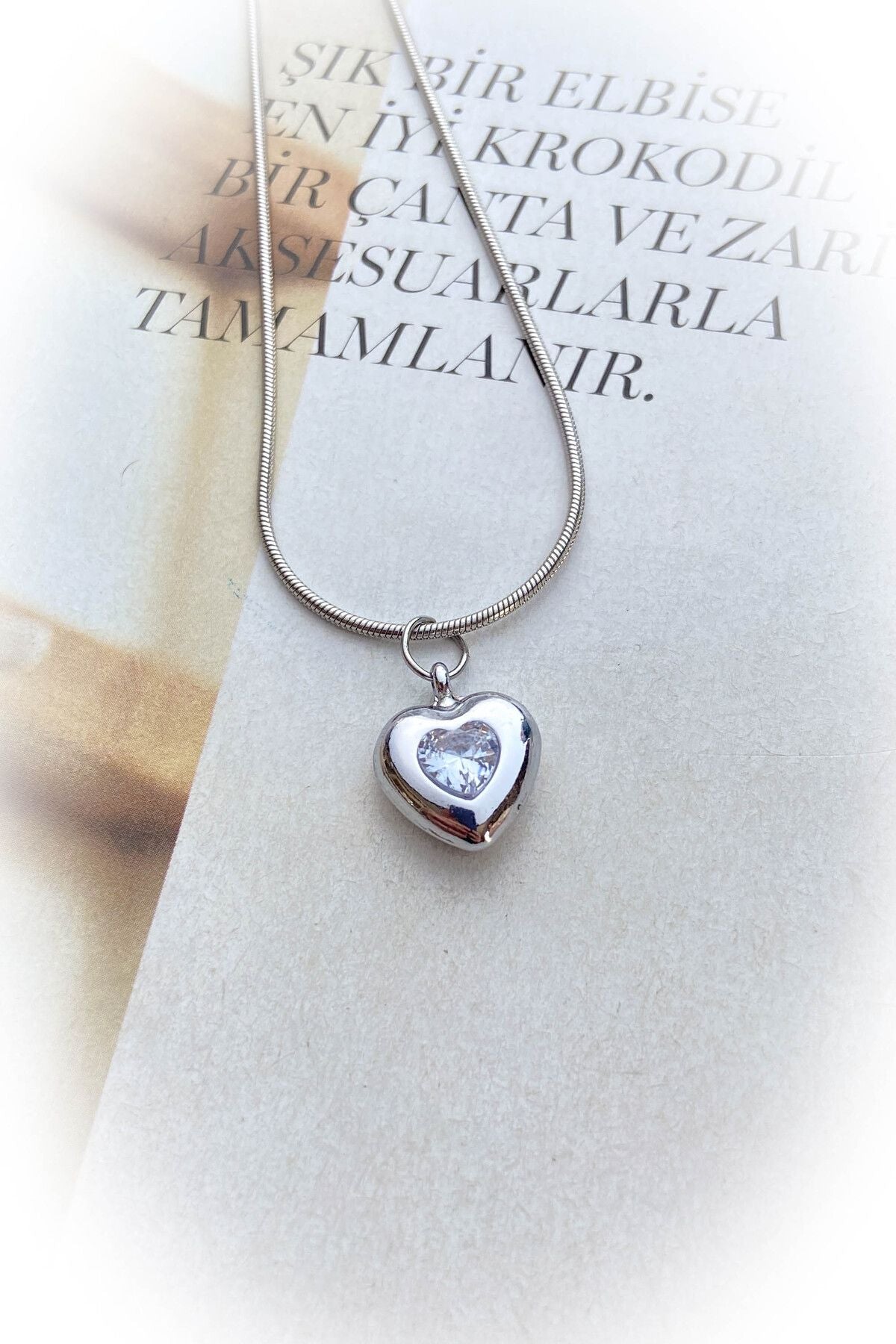 Çelik Gümüş Renk Kalpli Taş Detaylı Çelik Kolye 5 Farklı Taş Seçeneği