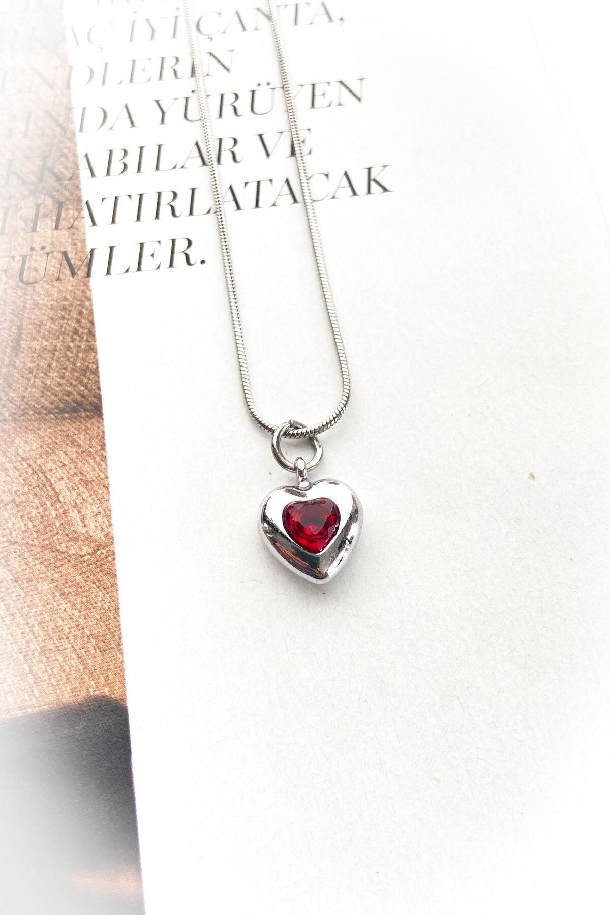 Taşlı Kırmızı Kalp Çelik Kolye