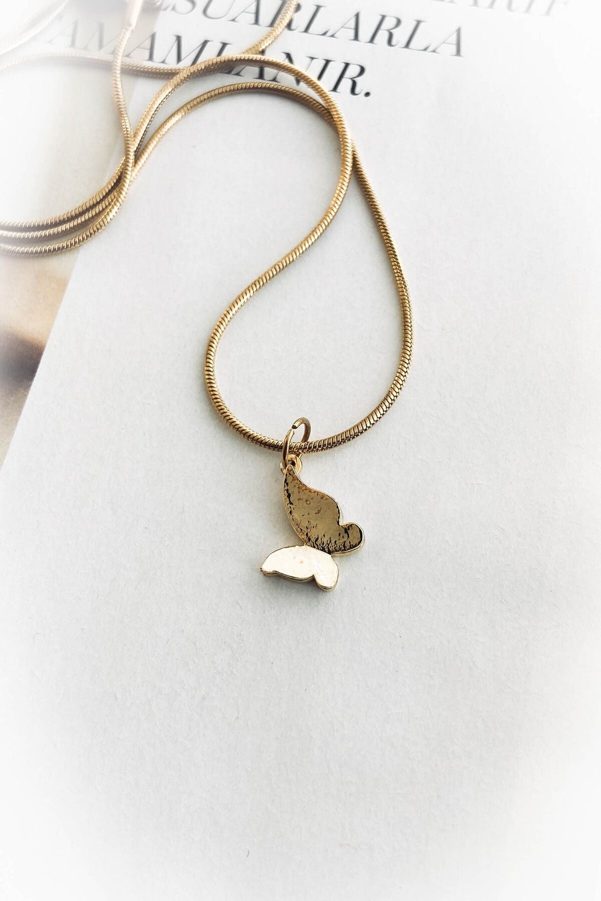 Çelik Altın Renk İnce Zincir Kelebek Uçlu Çelik Kolye 45 CM