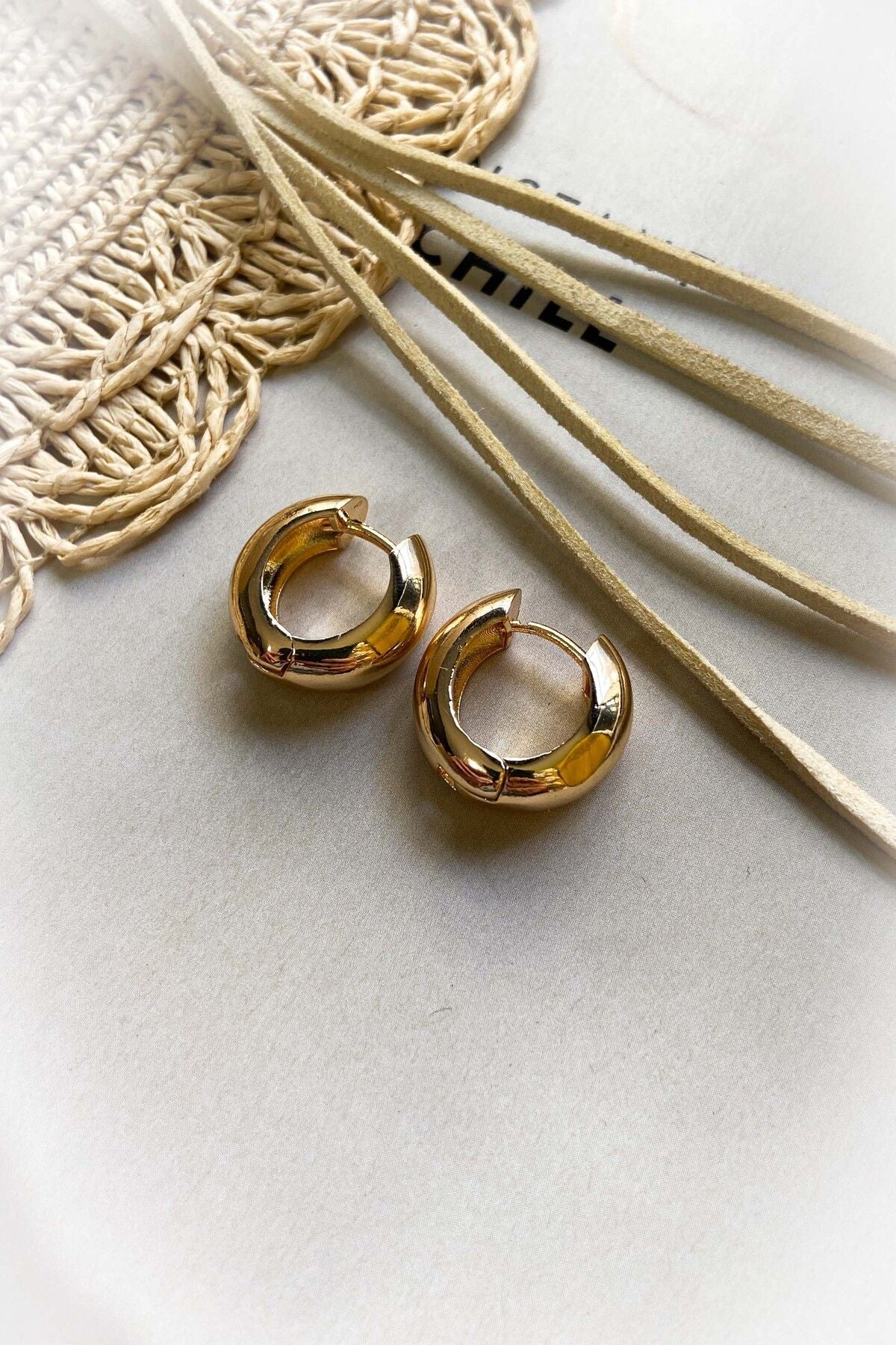 Bombeli Halka Model Altın Renk Çelik Küpe