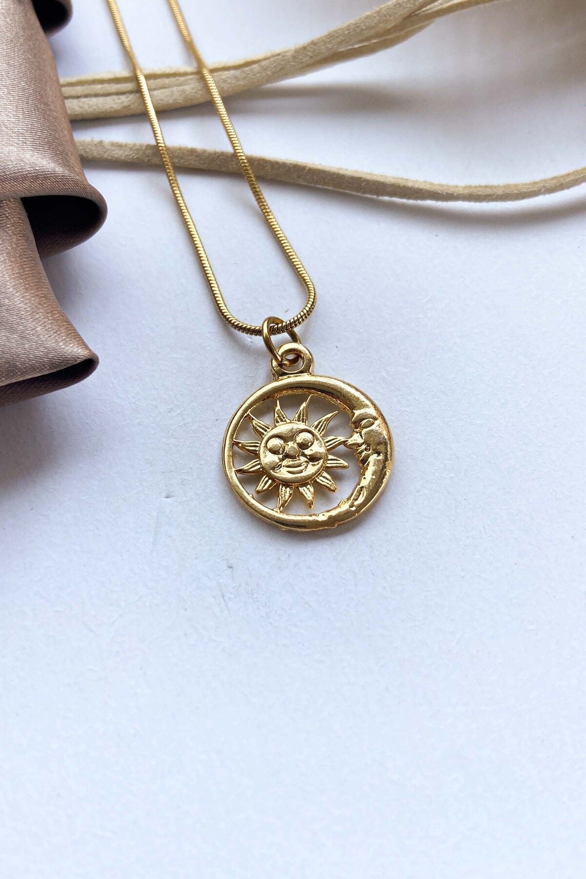 Güneş Çelik Kolye