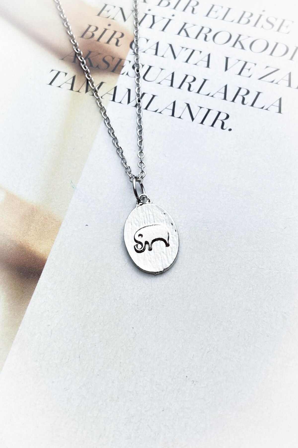 Çelik Gümüş Renk İnce Zincir Fil Desenli Kolye