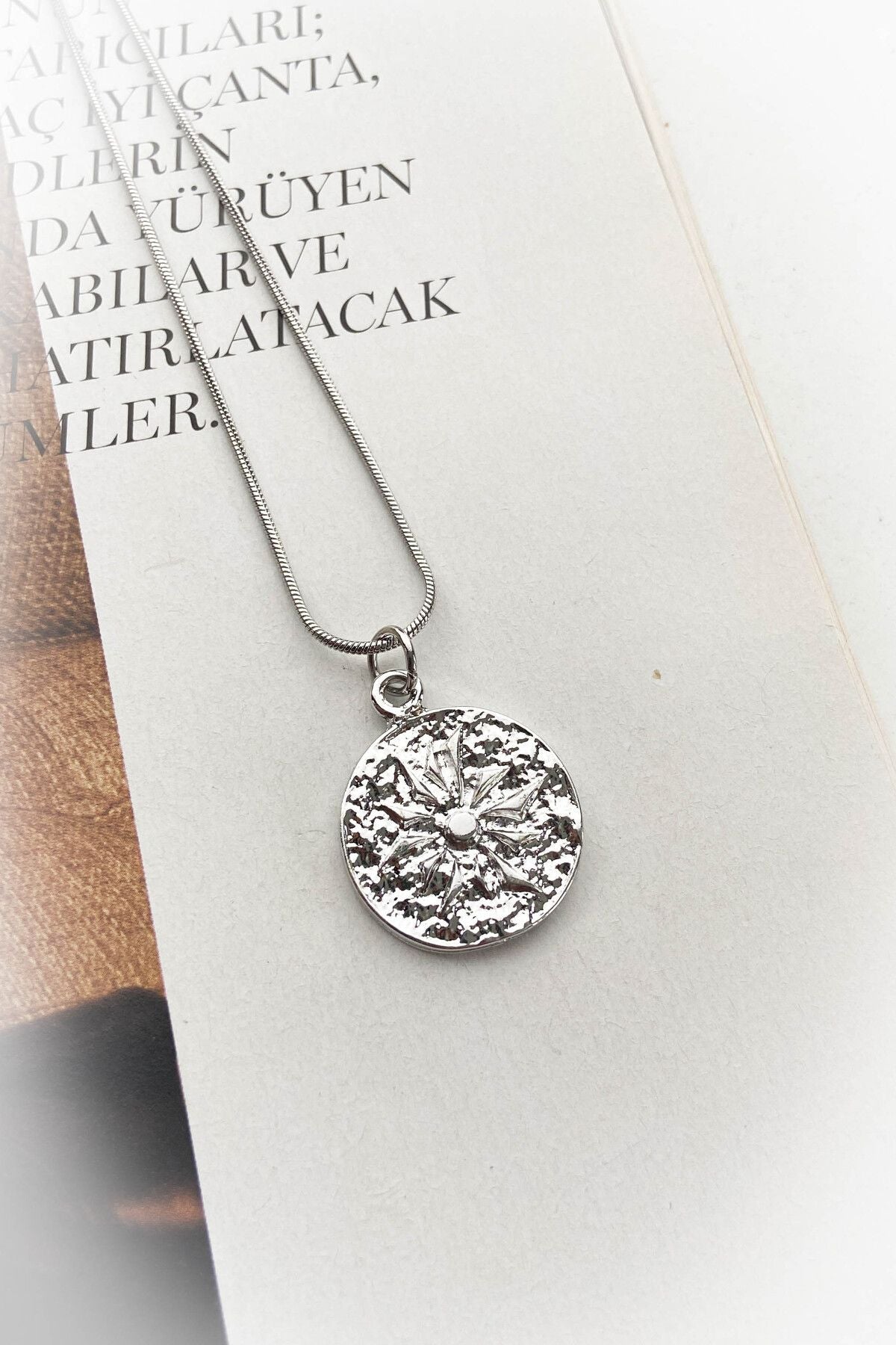 Büyük Vintage Circle Çelik Kolye