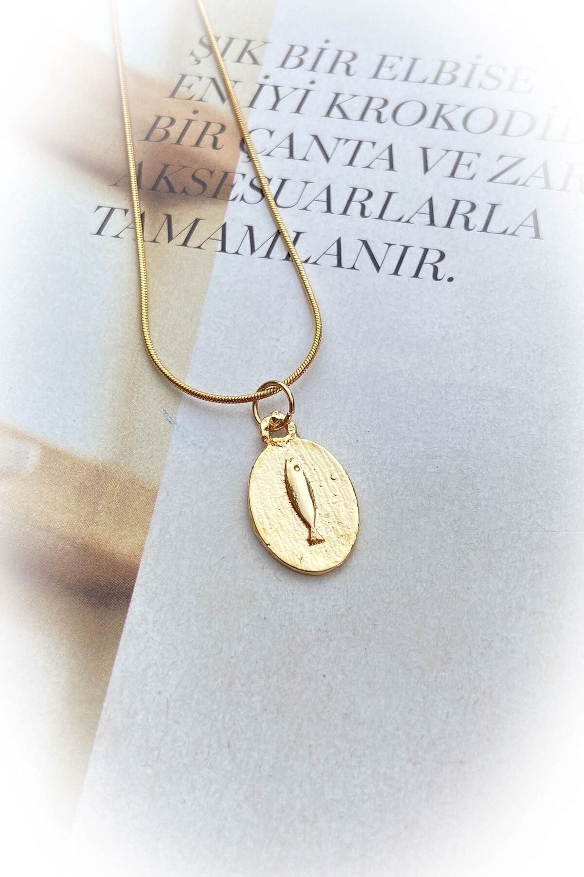 Madalyon Balık Figürlü Çelik Kolye Altın ve Gümüş Renk Seçeneği