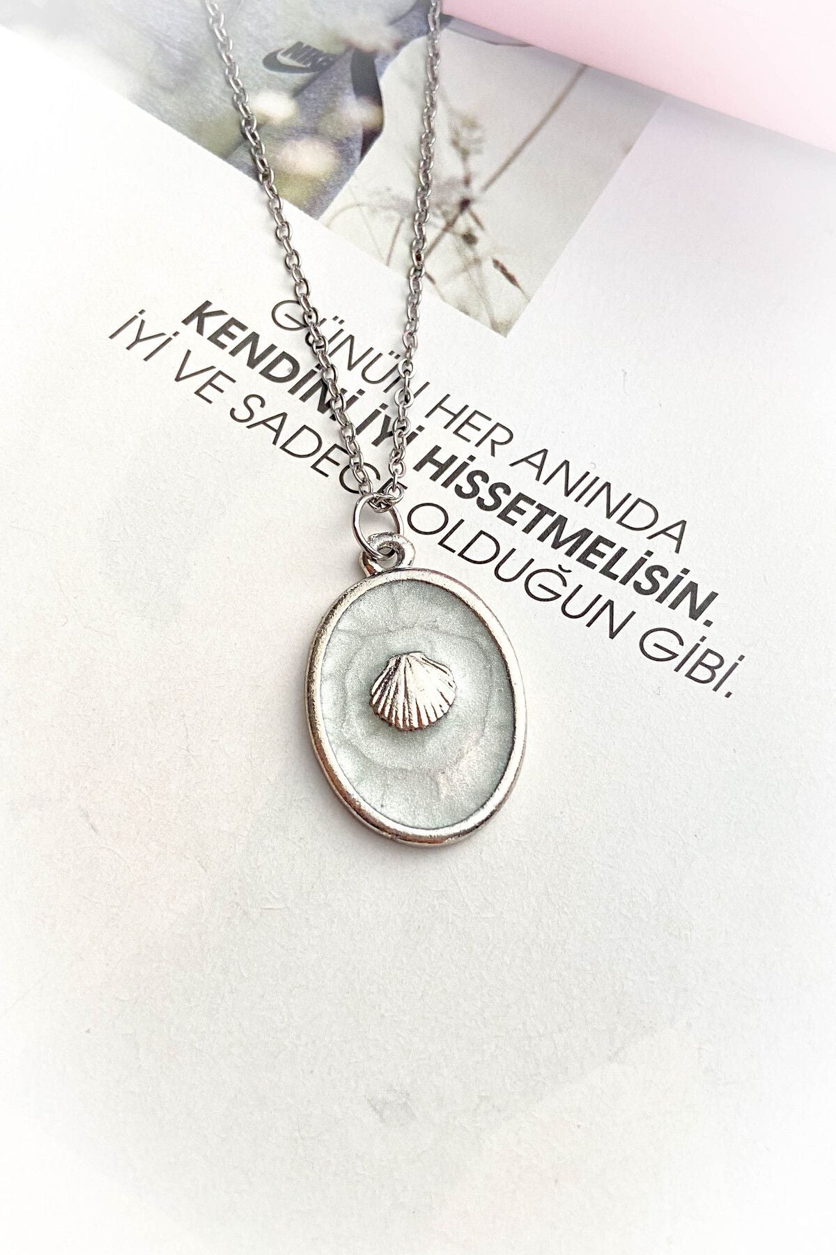 Çelik Gümüş Renk Beyaz Mineli İnce Zincir Madalyon Çelik Kolye