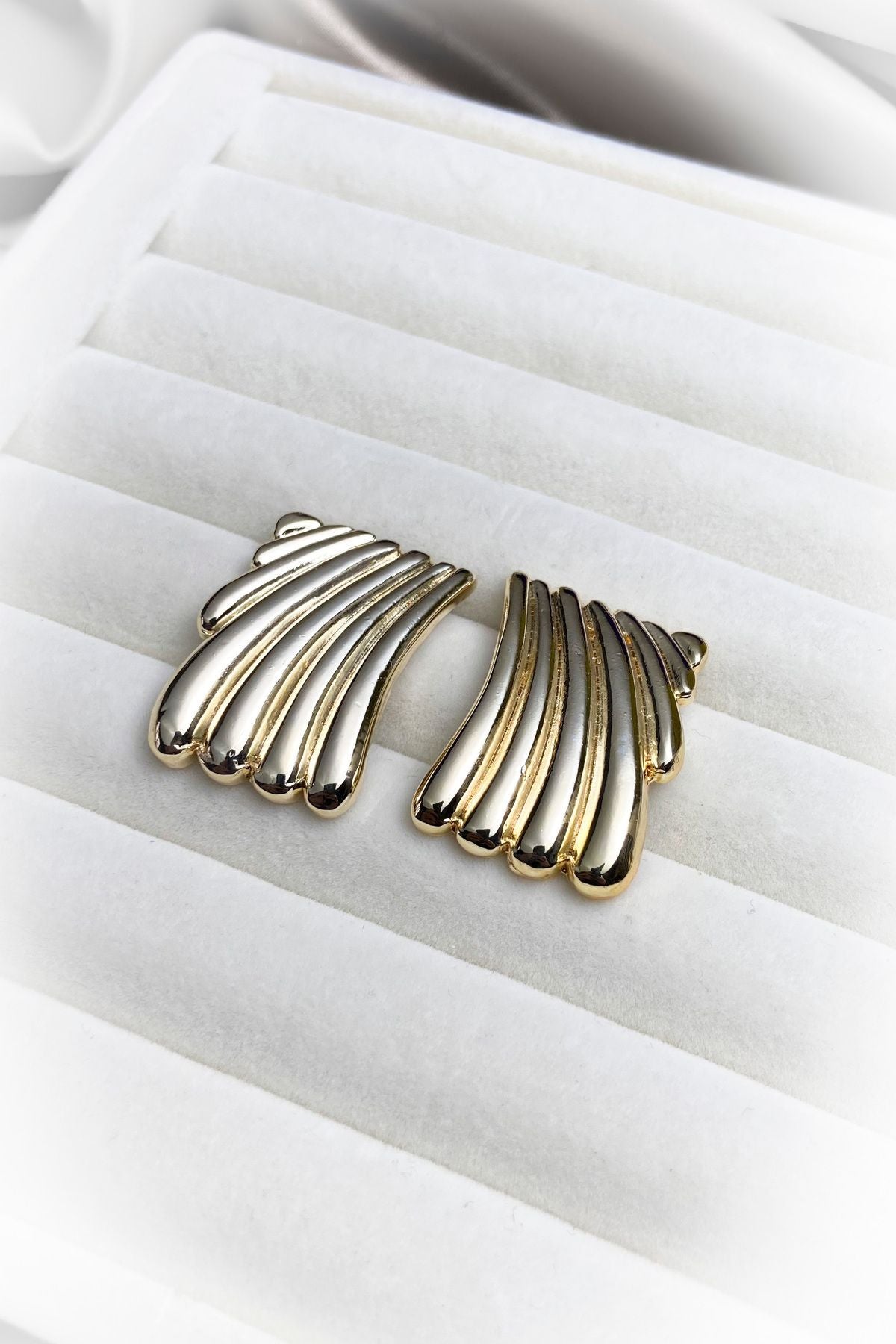 Hailey Küpe Altın Gold Gümüş Renk