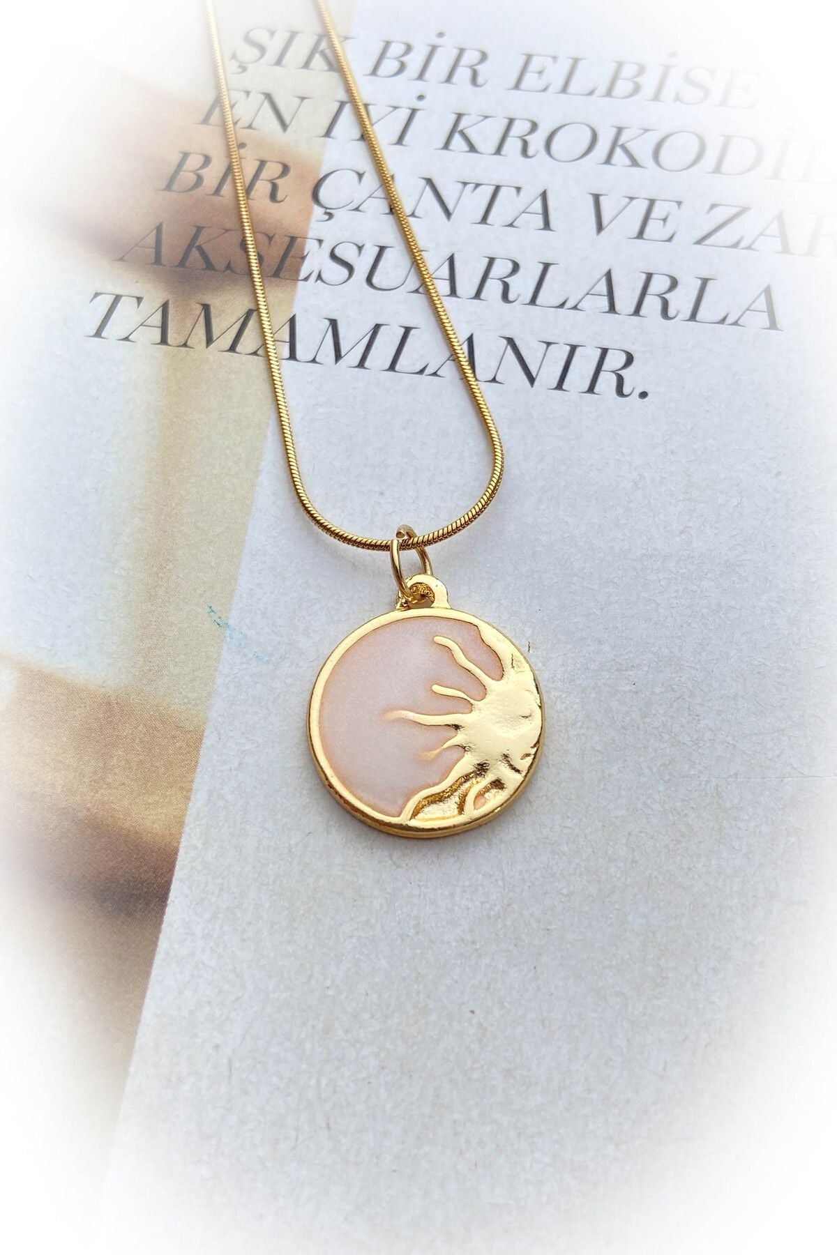 Madalyon Mineli Çelik Güneş Kolye Altın ve Gümüş Renk Seçeneği