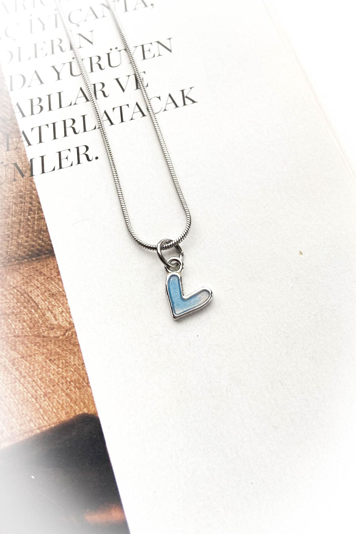 Mineli Mavi Beyaz Mini Kalp Çelik Kolye