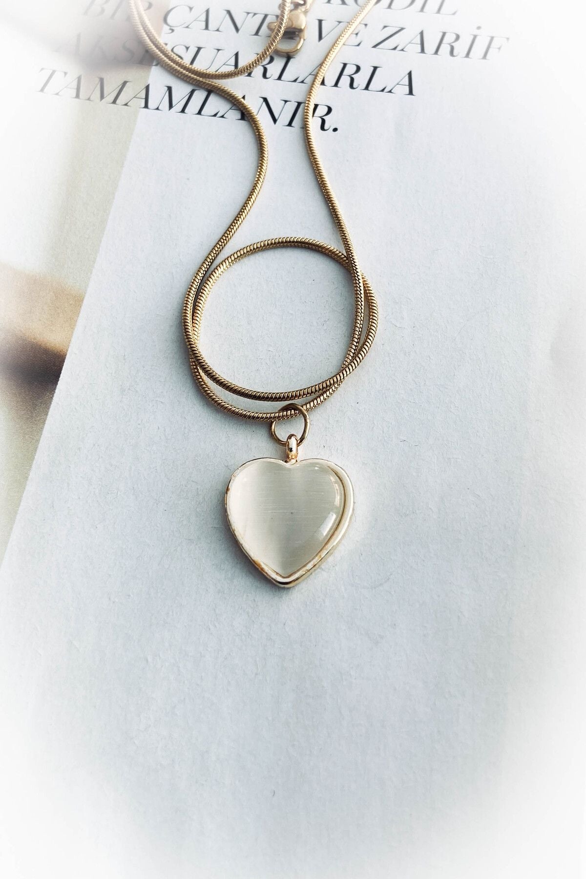 Çelik Altın Renk İnce Zincir Mineli Kalp Model Çiçekli Çelik Kolye 45 CM