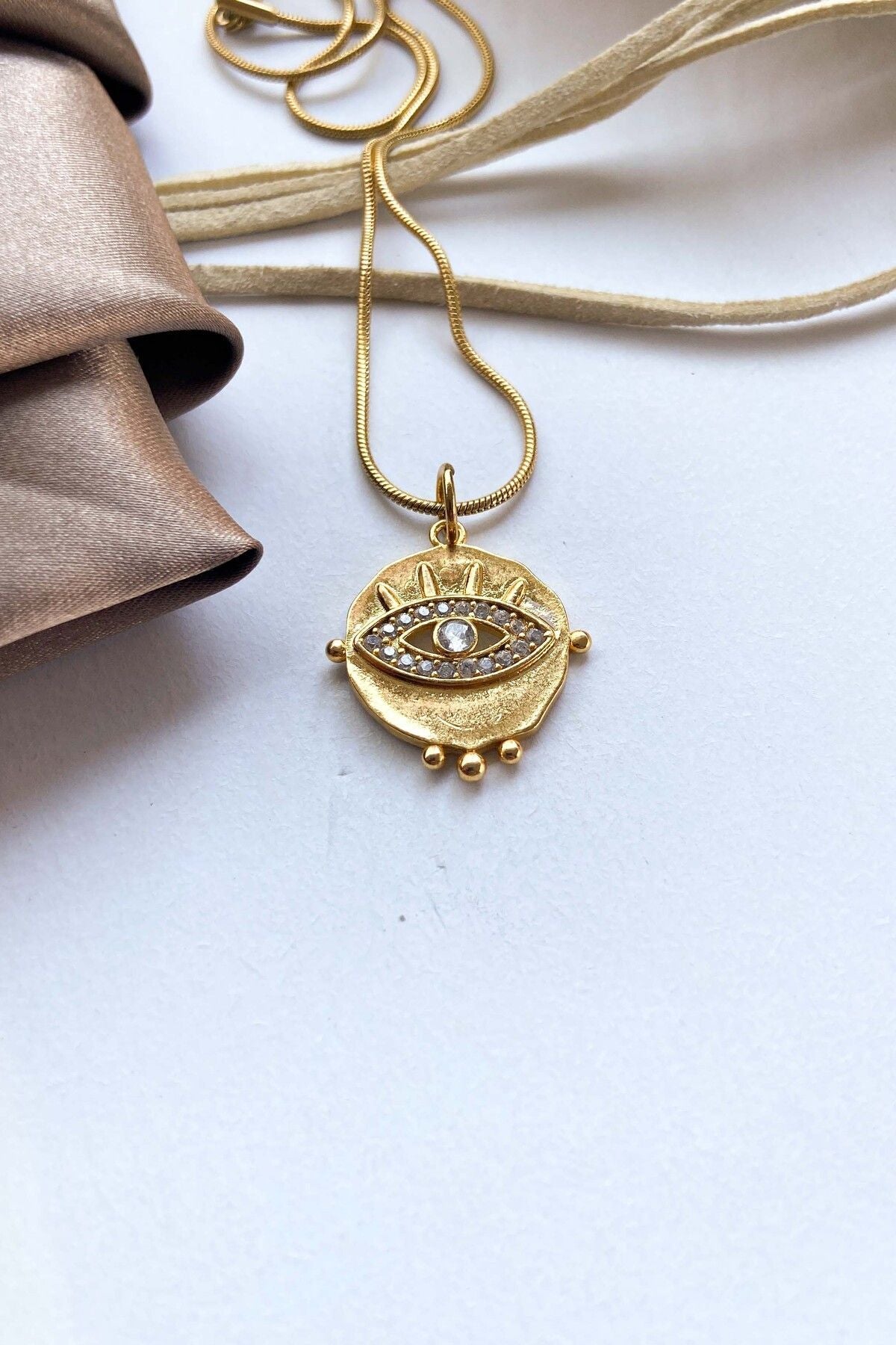 Çelik Taşlı Göz Model Altın Renk Kadın Çelik Kolye