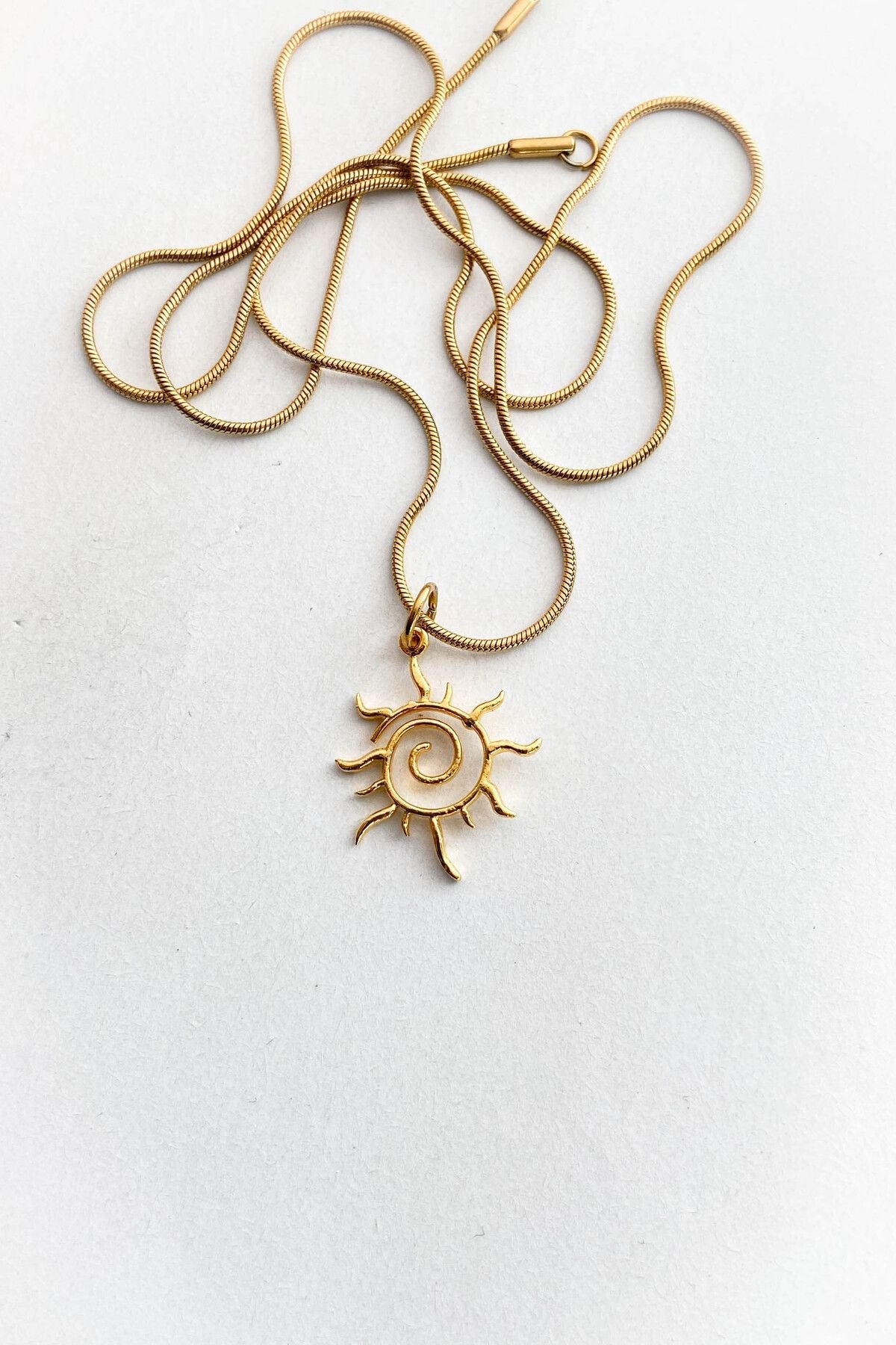 Spiral Güneş Çelik Kolye