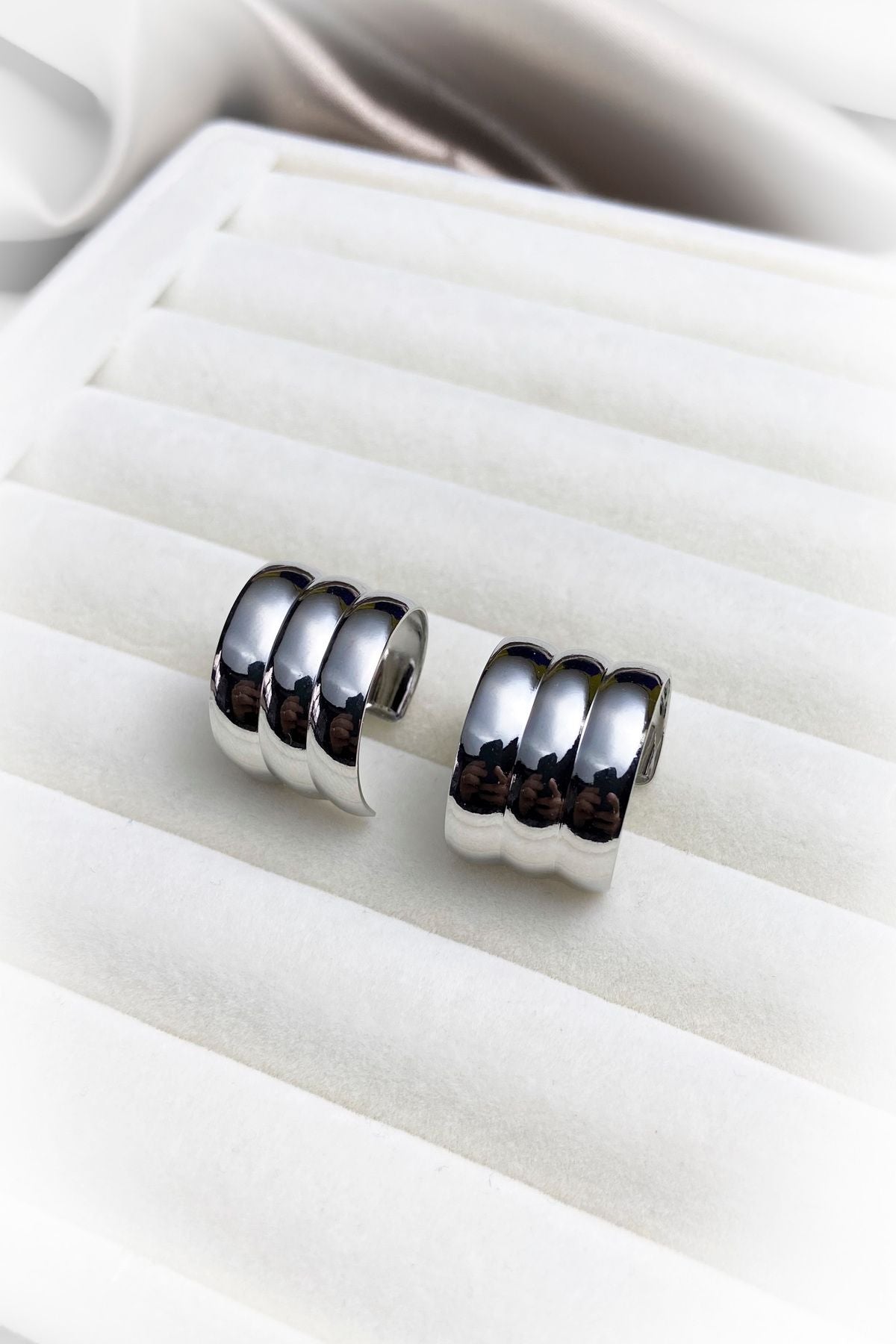 3 Sıra Boru Bombeli Halka Küpe Oval Halka Küpe