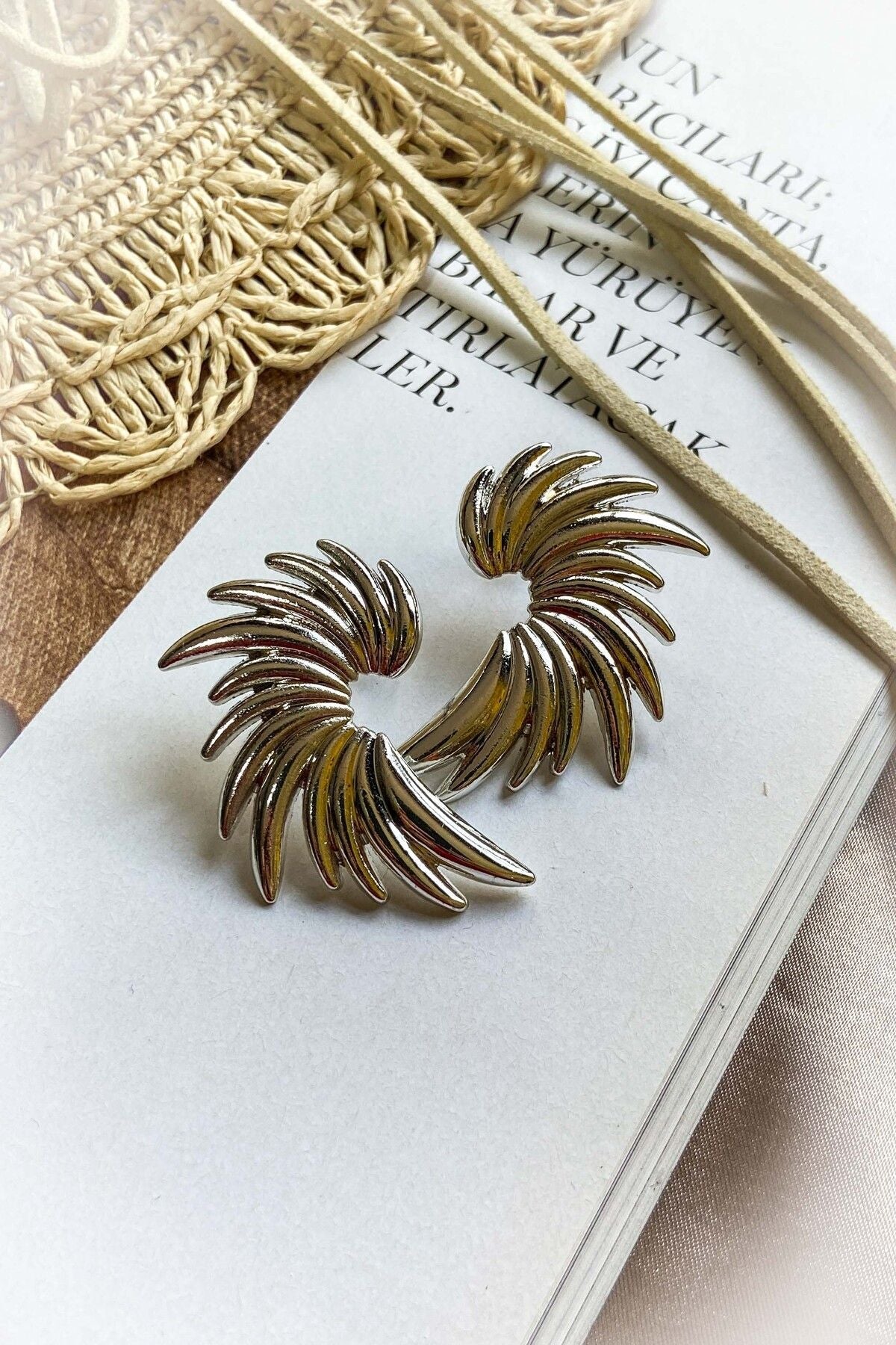 Kanat Model Küpe  2 Farklı Renk Seçeneği