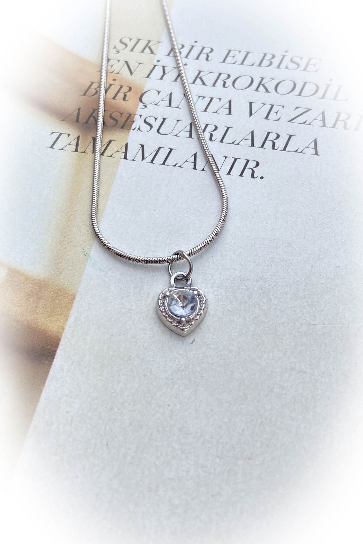 Çelik Gümüş Renk Kalpli Taş Detaylı Çelik Kolye 4 Farklı Taş Seçeneği