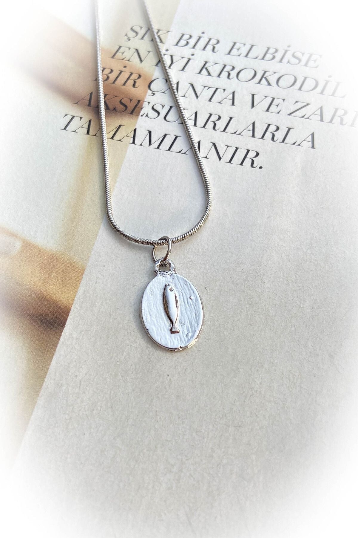 Madalyon Balık Figürlü Çelik Kolye Altın ve Gümüş Renk Seçeneği