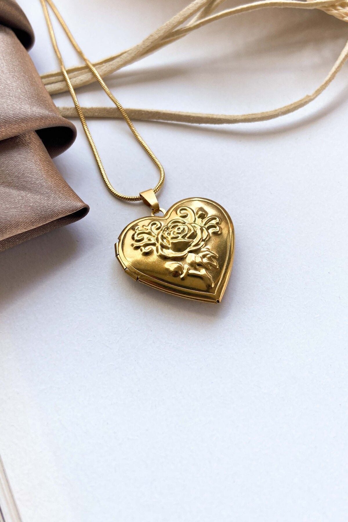 İnce Zincir Açılabilir Kalp Çiçek İşlemeli Çelik Kolye