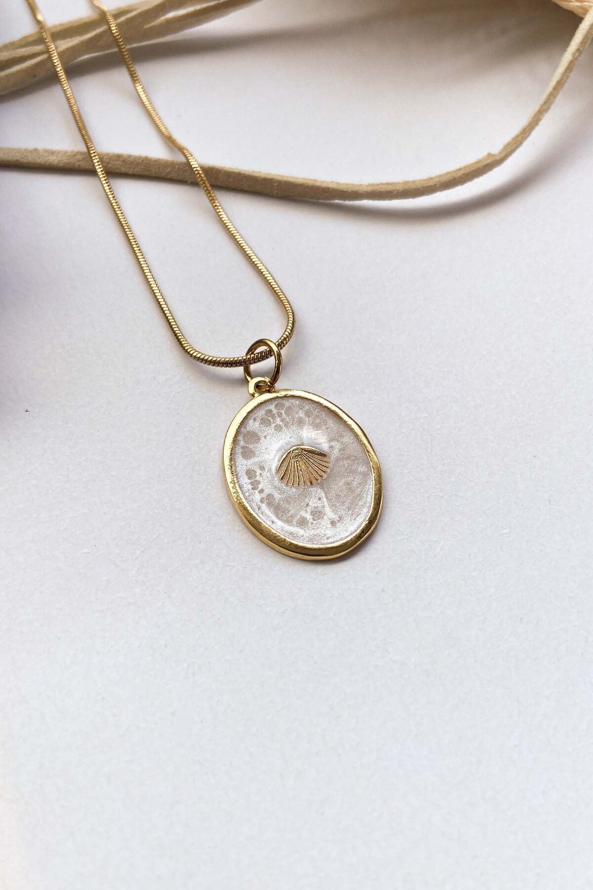 Çelik Madalyon Sedef Deniz Kabuğu Kolye 3 farklı Zincir ve Boy seçeneği