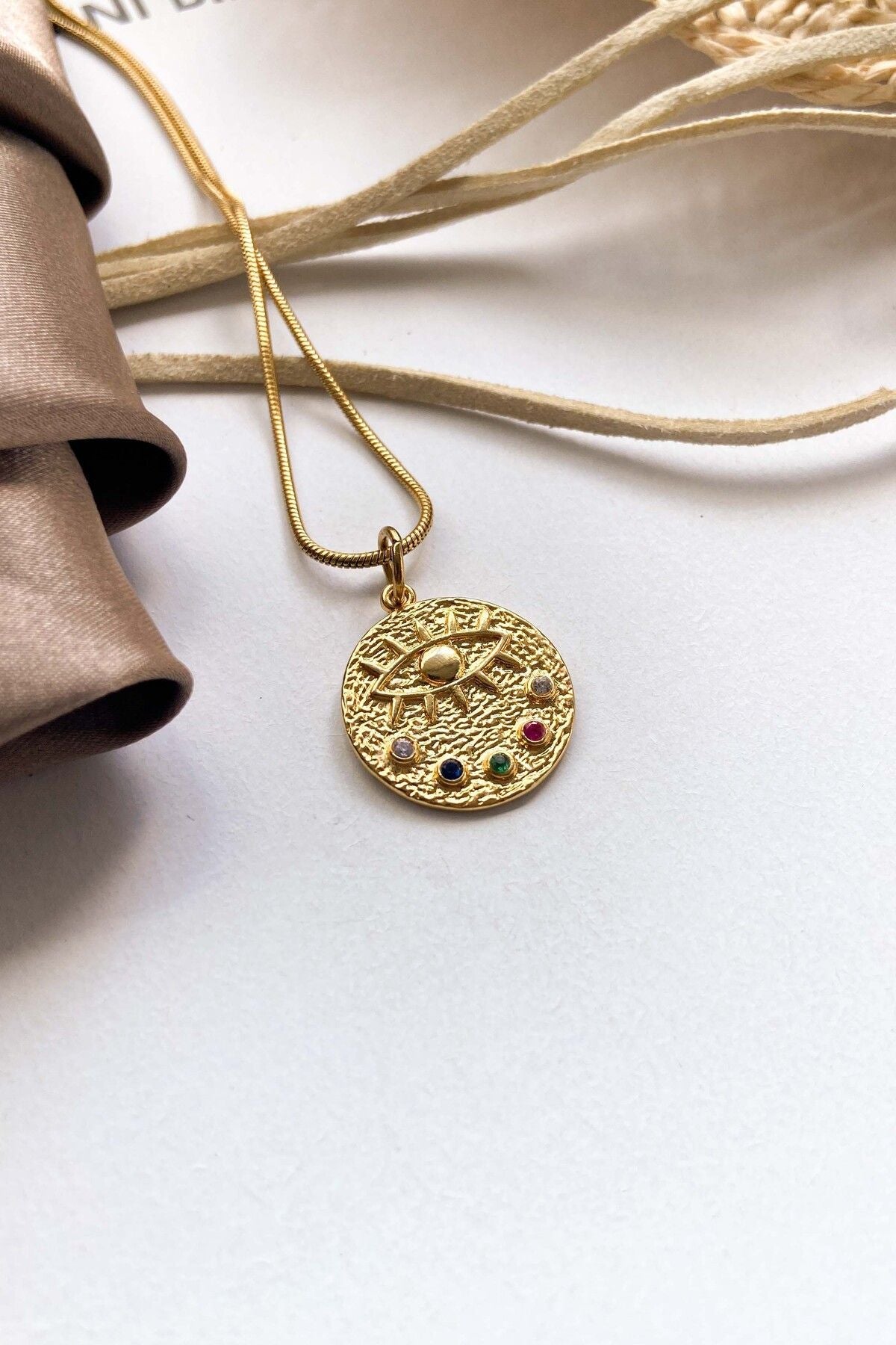 Çelik Kirpik Göz  Model Altın Renk Kadın Çelik Kolye 3 Farklı Zincir Seçeneği