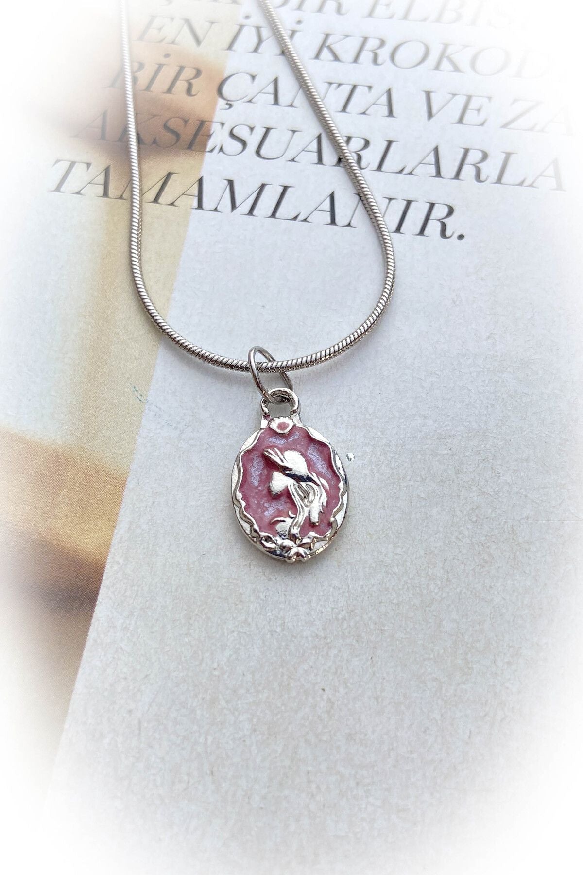 Çelik Gümüş Renk Kırmızı Mineli Kolye 4 Farklı Model Seçeneği