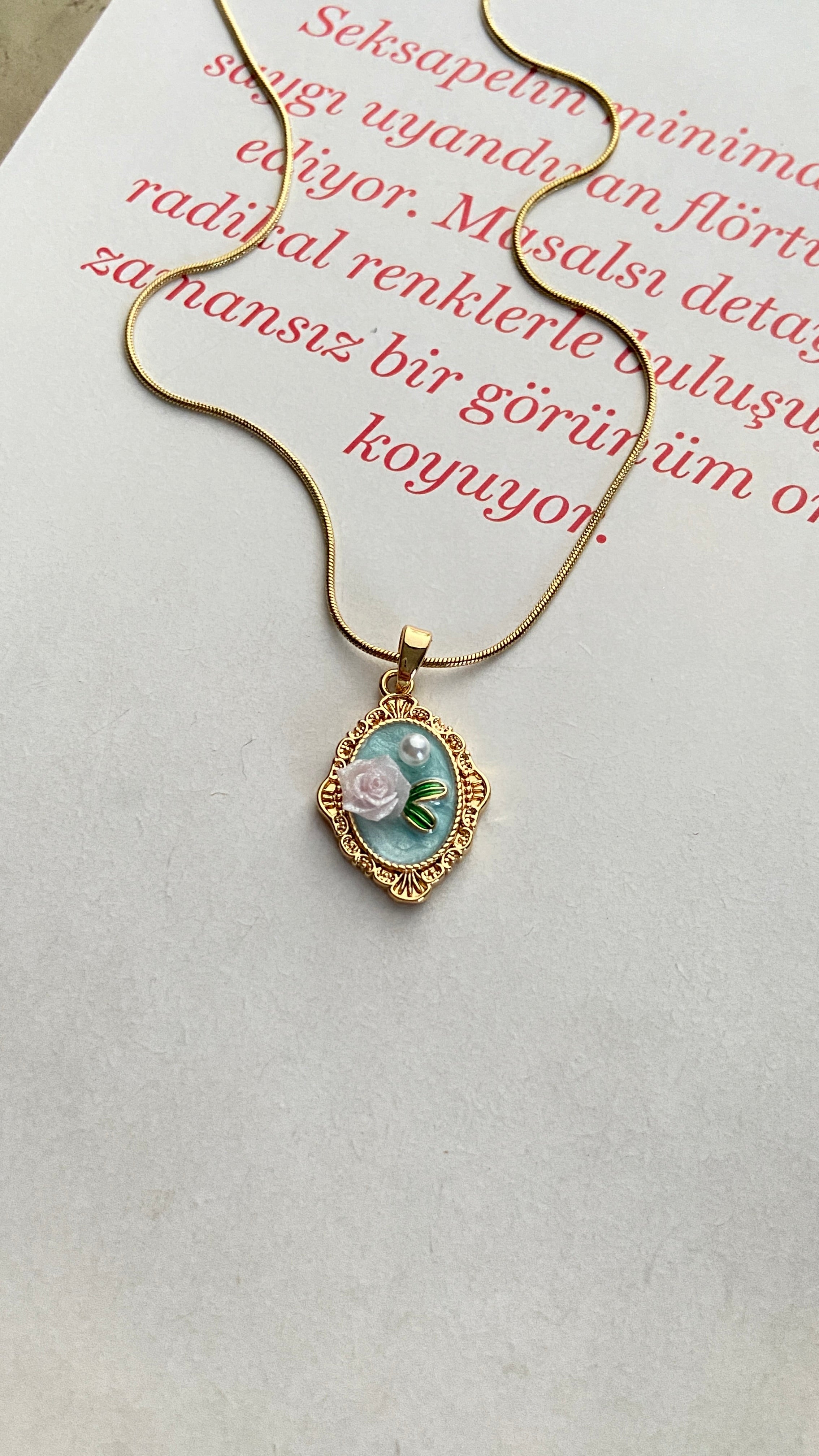 Çelik Çiçek Kolye